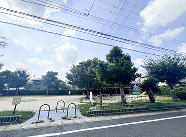 岡本児童公園 徒歩約5分(約390m)